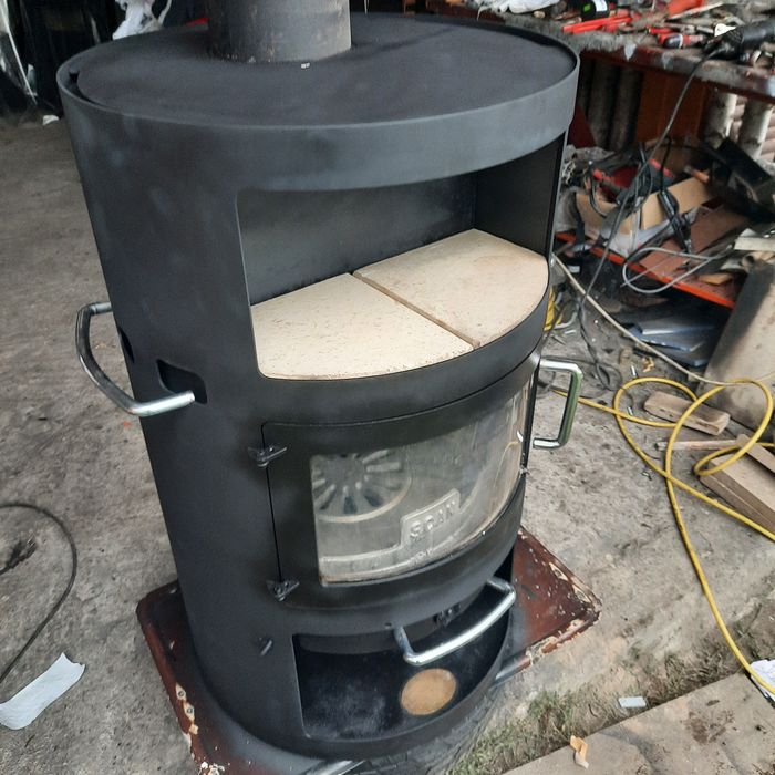 Soba tip șemineu de 6 kw marca SKAN sferica ,focar șamotat