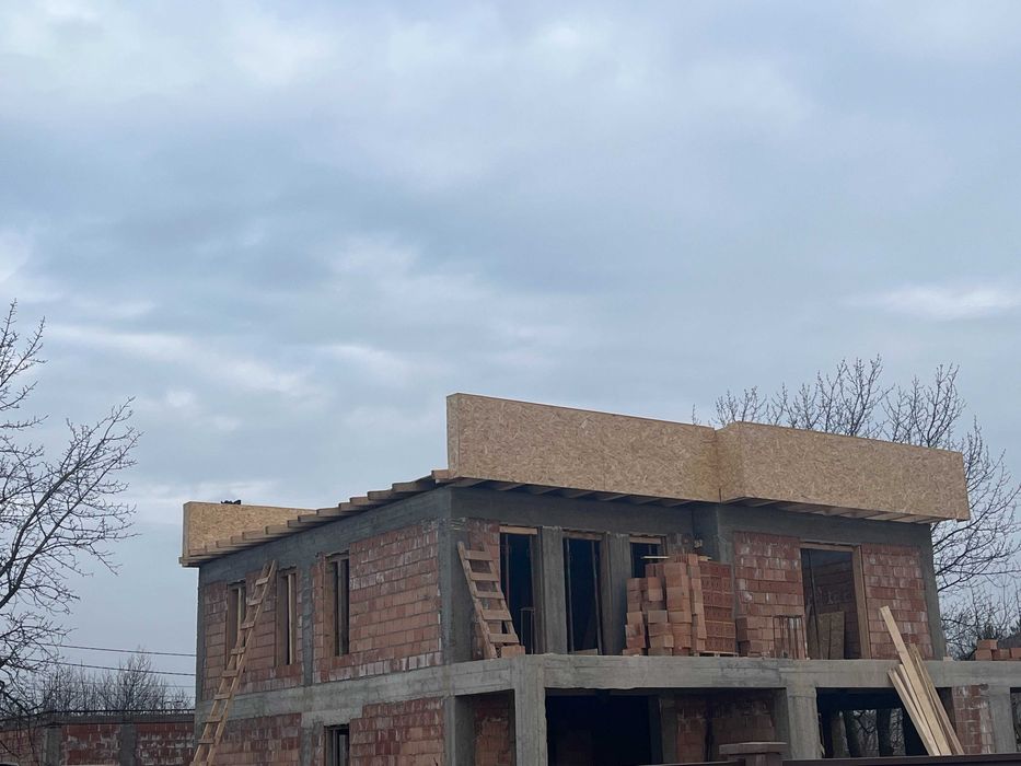 construim case la rosu si la cheie