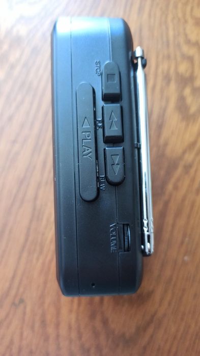 Vând radiocasetofon portabil