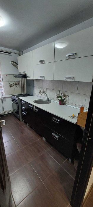 Apartament 2 camere semidecomandate ZONA URA