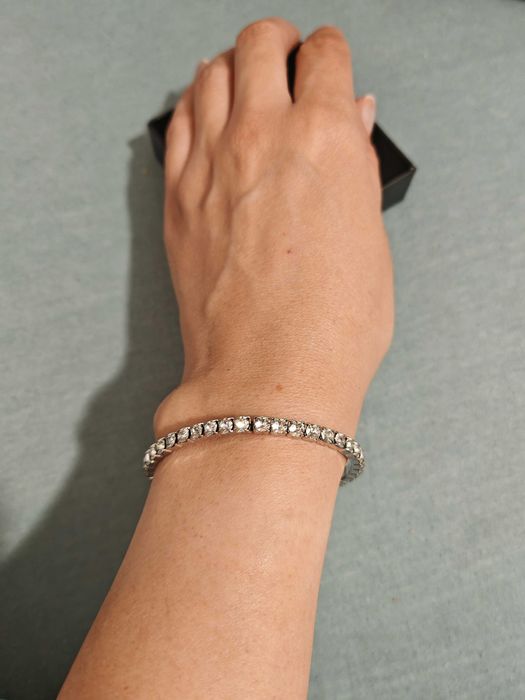 Гривна SWAROVSKI, нежна и ефектна