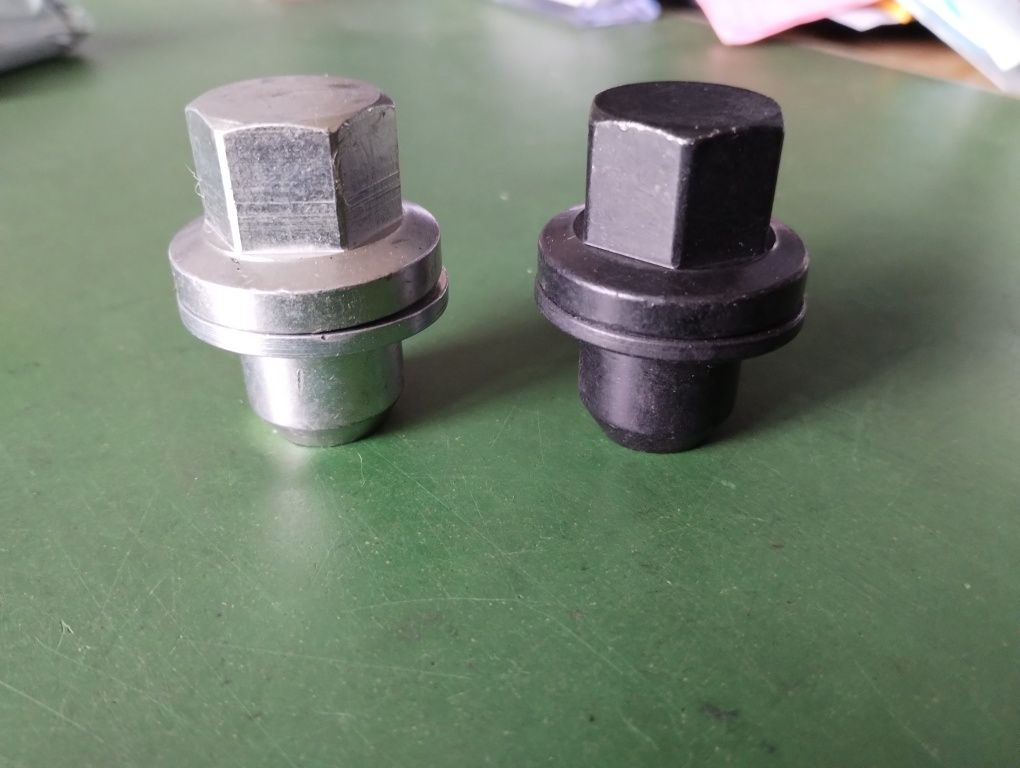 Piulite prezoane Noi pt Land Rover cheie 22 Pline  -- Noi .--