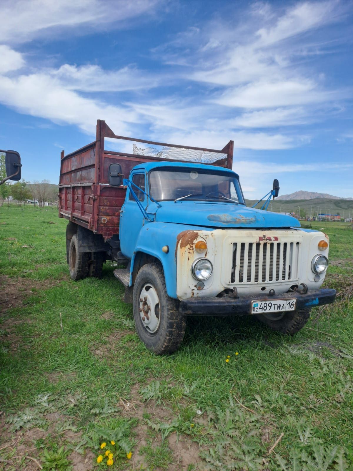 Продам сельхозтехники: 2 трактора, 2 ГАЗ-53