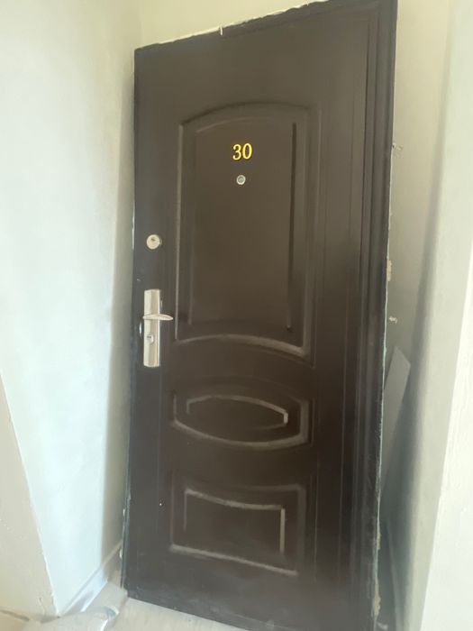 Продается дверь наружный