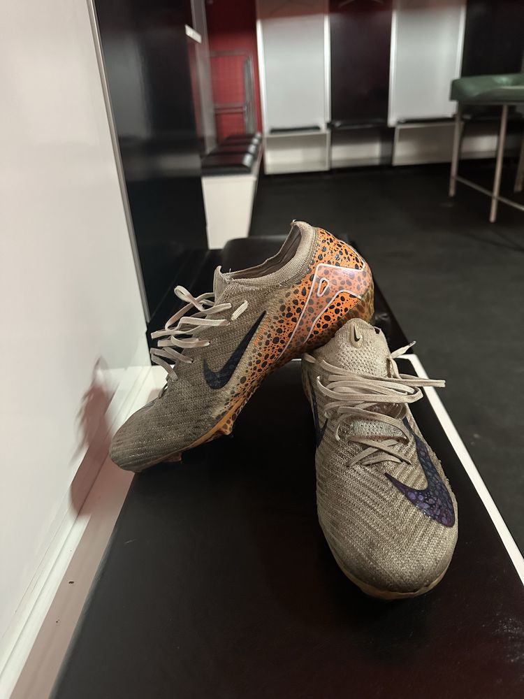 Продавам футболни бутонки Nike mercurial elite