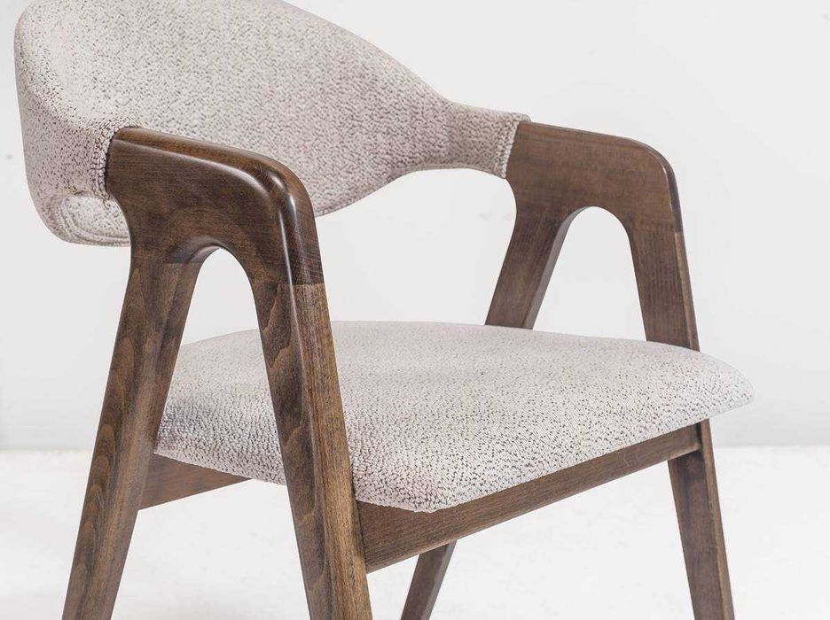 Модерни трапезни столове от масив с текстилна дамаска