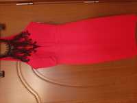 Елегантна червена рокля с дантела и обувки в същия цвят