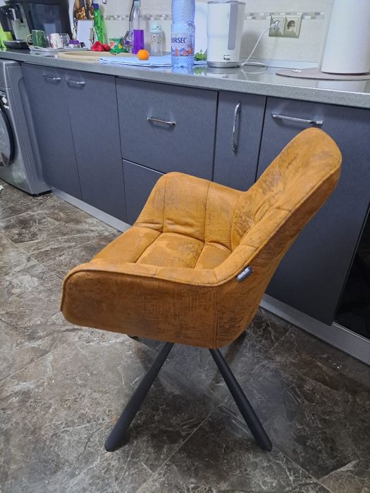 Vând 4 scaune rotative