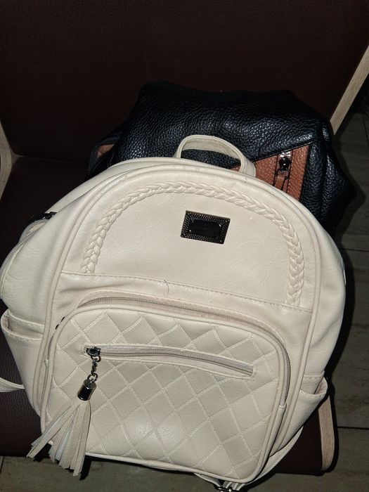 Vând 2 rucsacuri de dama