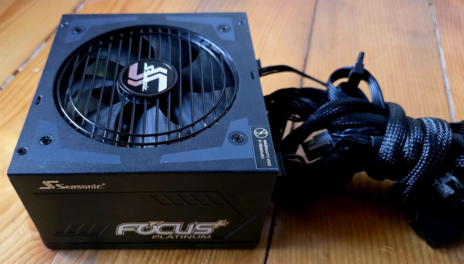 Sursa gaming Seasonic putere 650W Focus Plus Platinum Full Modular