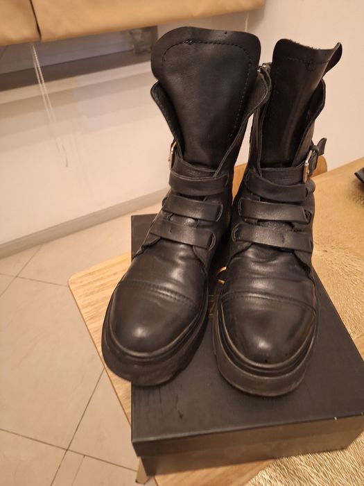 Продам зимние сапоги  на 39 размер