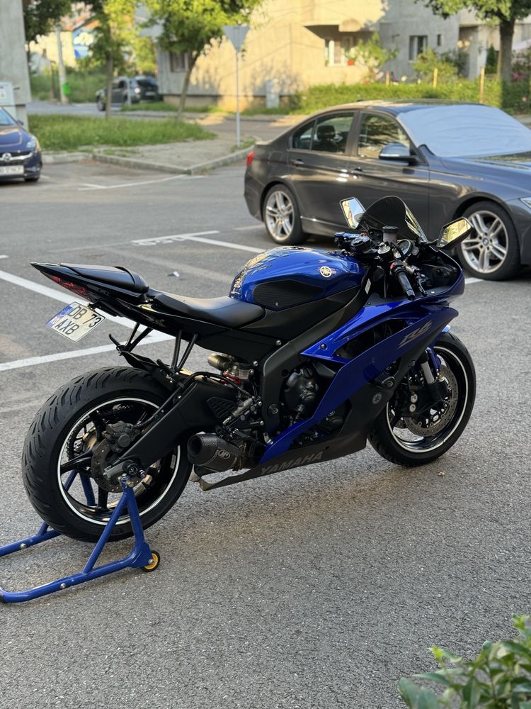 YAMAHA R6 (super sport)
