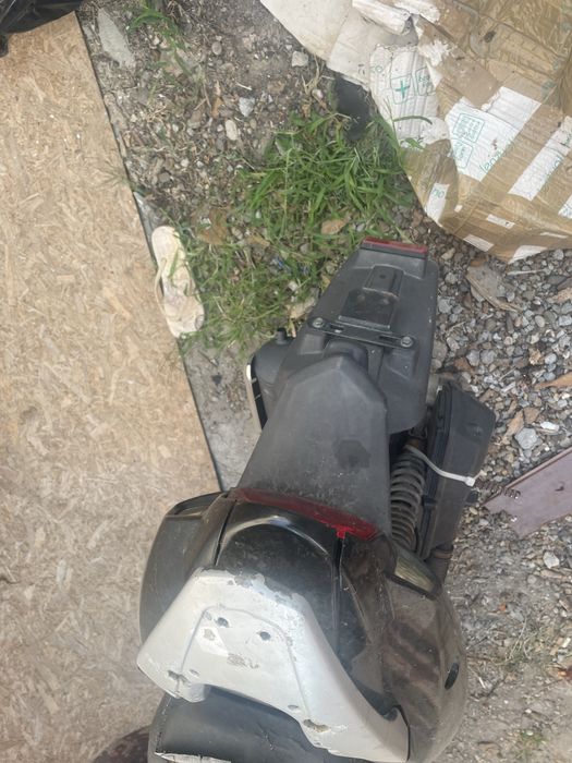 Vand scuter urgent pretul este negociabil!!