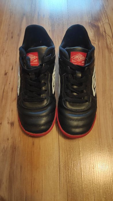детски футболни обувки Umbro 37 и 40н.кожени и Nike 40 н.