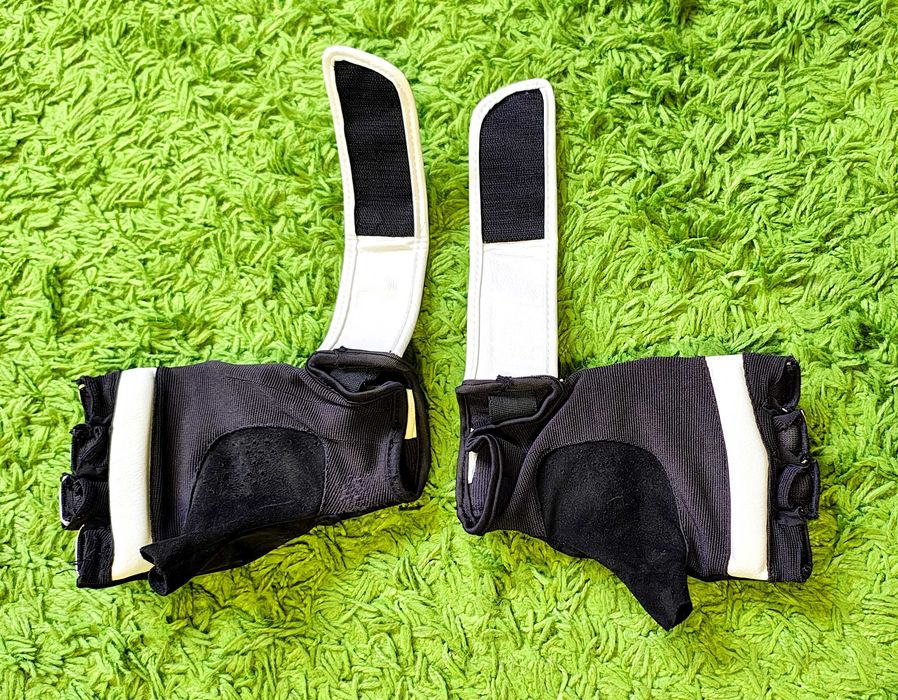 Mănuși de luptă, arte marțiale, mărime L. Preț redus