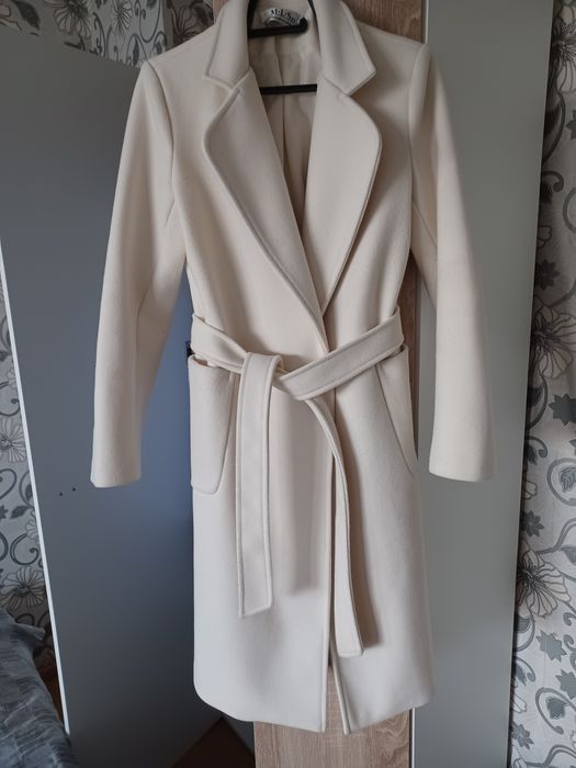 Палто дълго бяло
