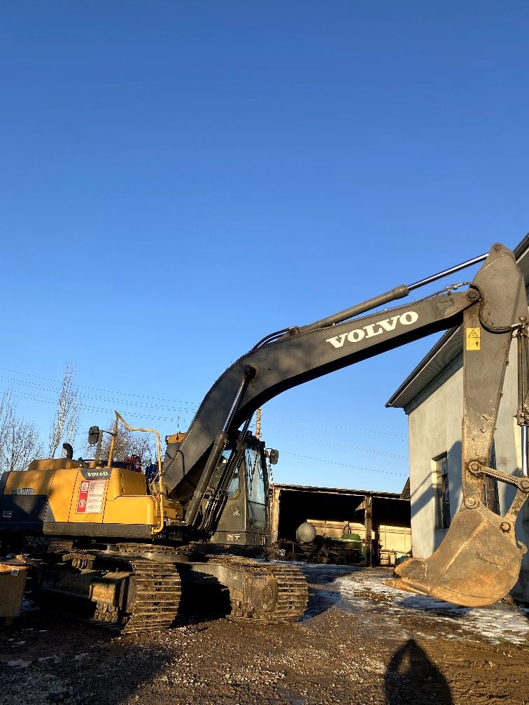 Продается гусеничный экскаватор Volvo 220D