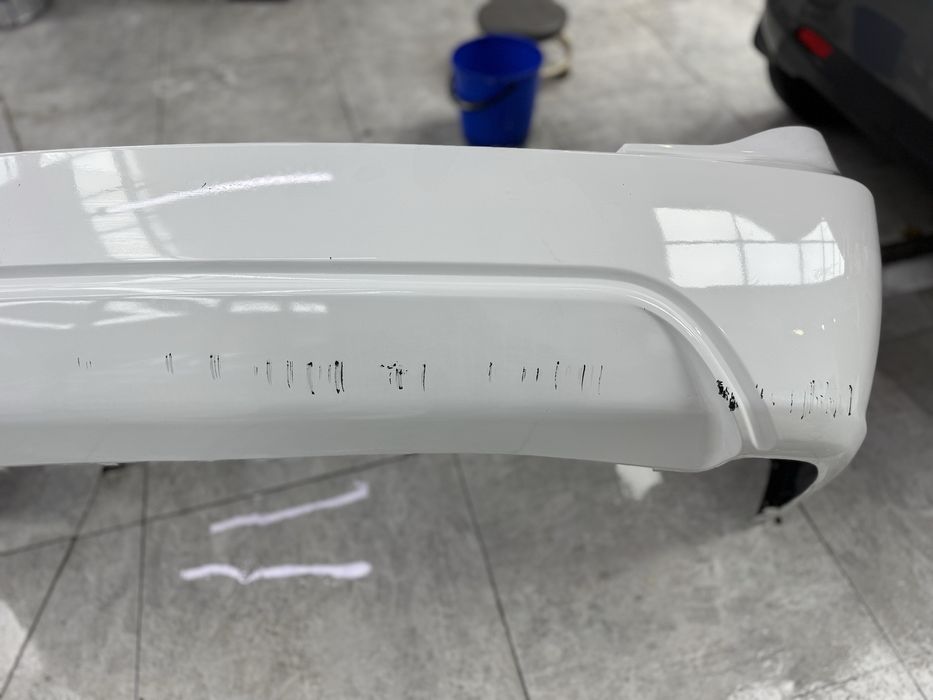 Nexia 2 orqa bamper sotiladi but butun faqat qirilgan joylari bor