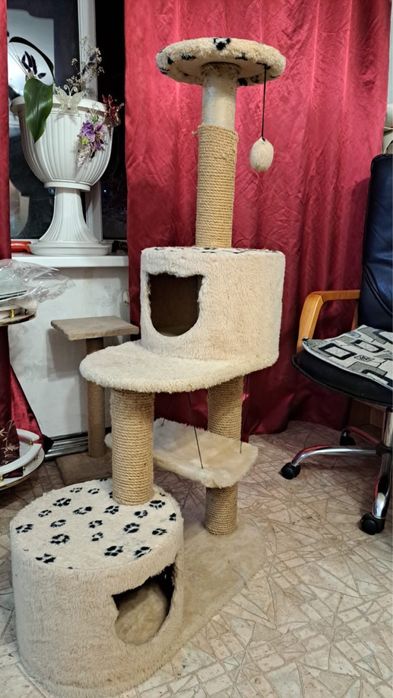 Продам домик для кошек.