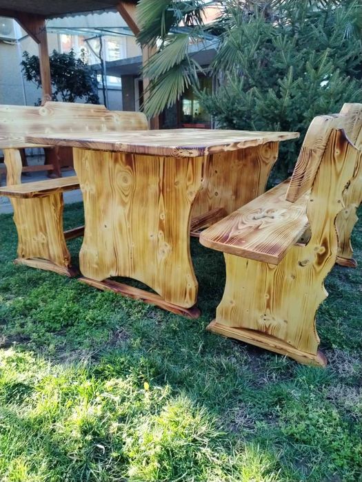 Маса с пейки .                    ,