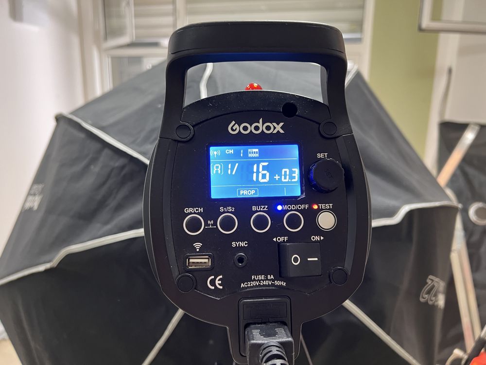 Студийна светкавица Godox QS600II