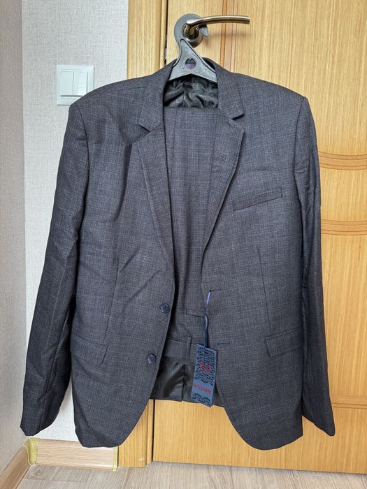 Продается мужской костюм