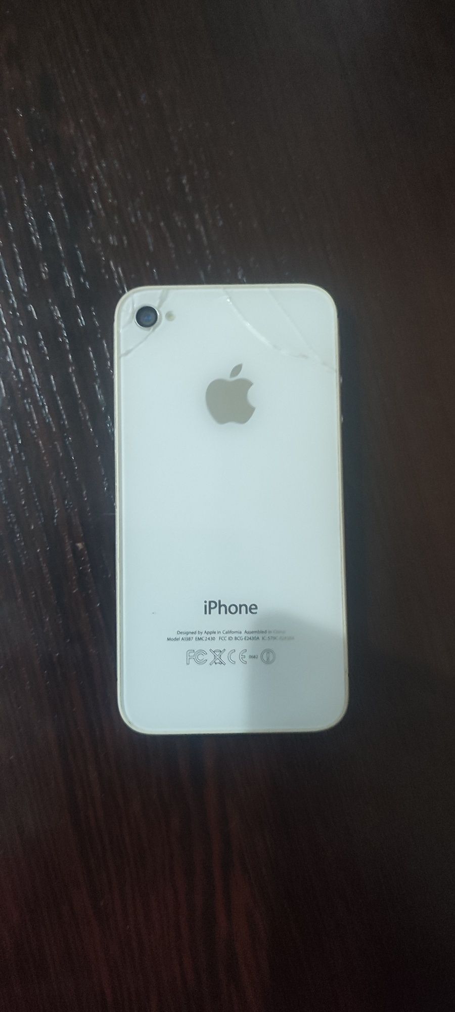 Продается айфон 4s на запчасти рабочий
