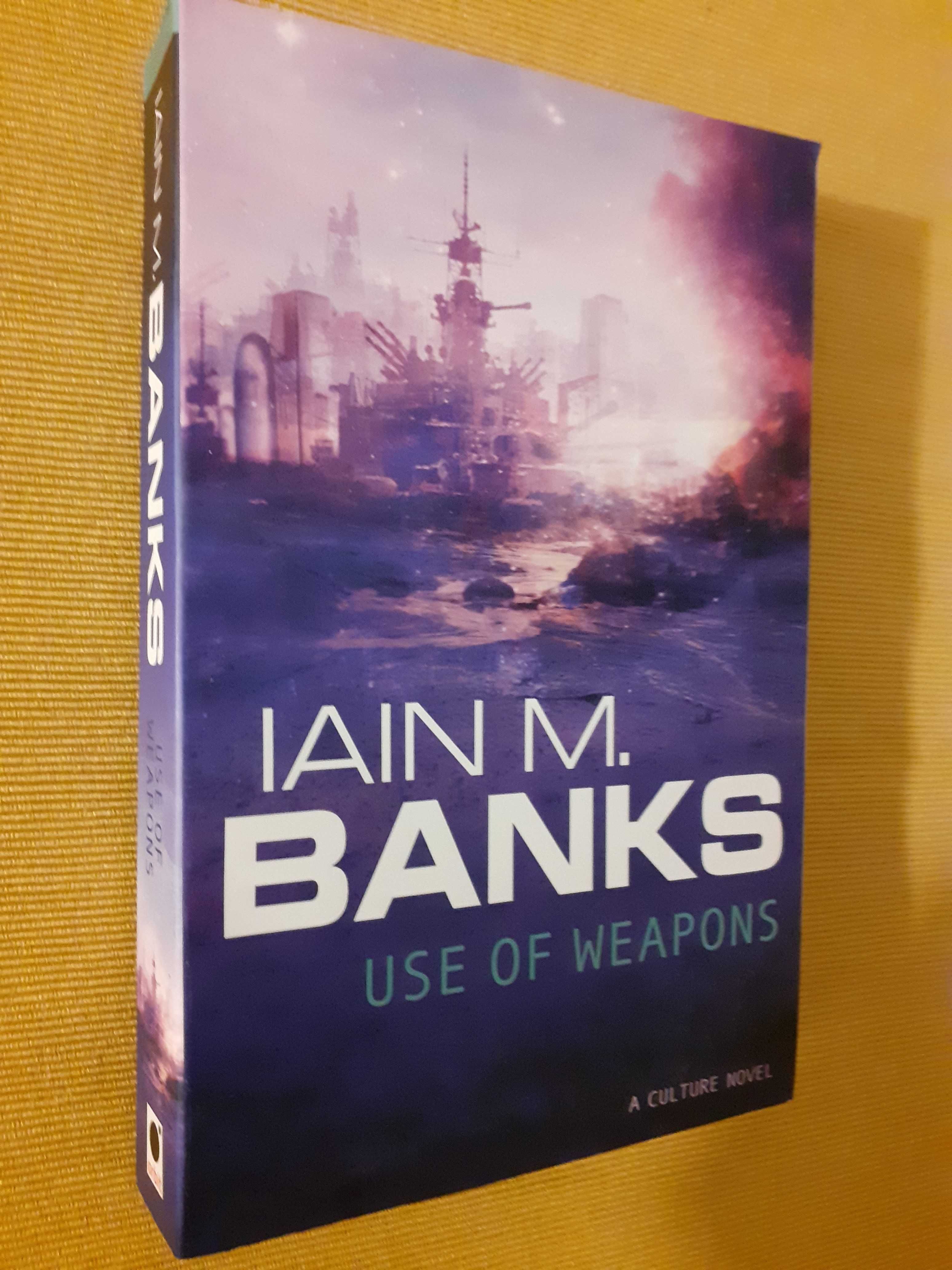 3 carti din seria science-fiction Cultura/Culture de Iain M. Banks