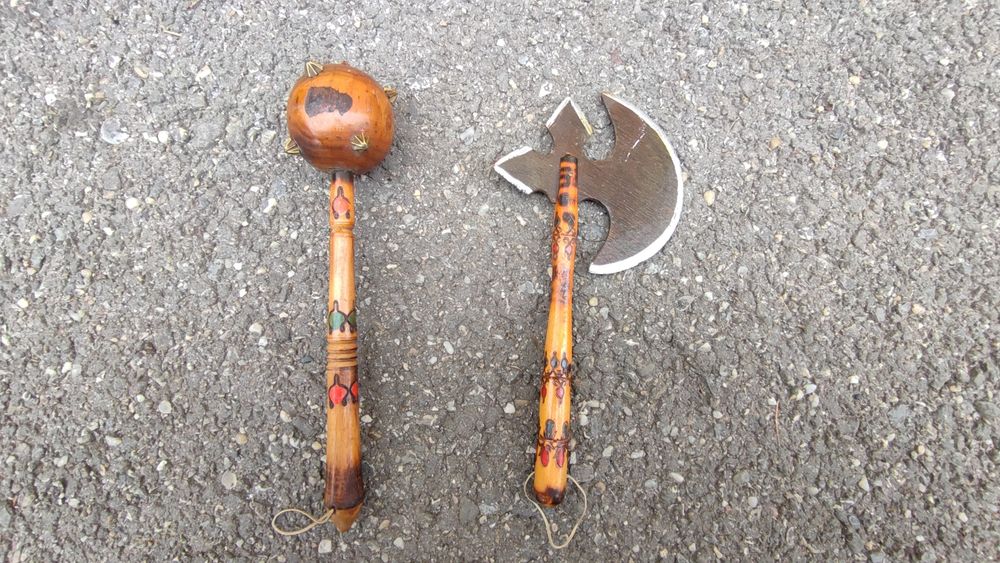 Buzdugan si bardă din lemn