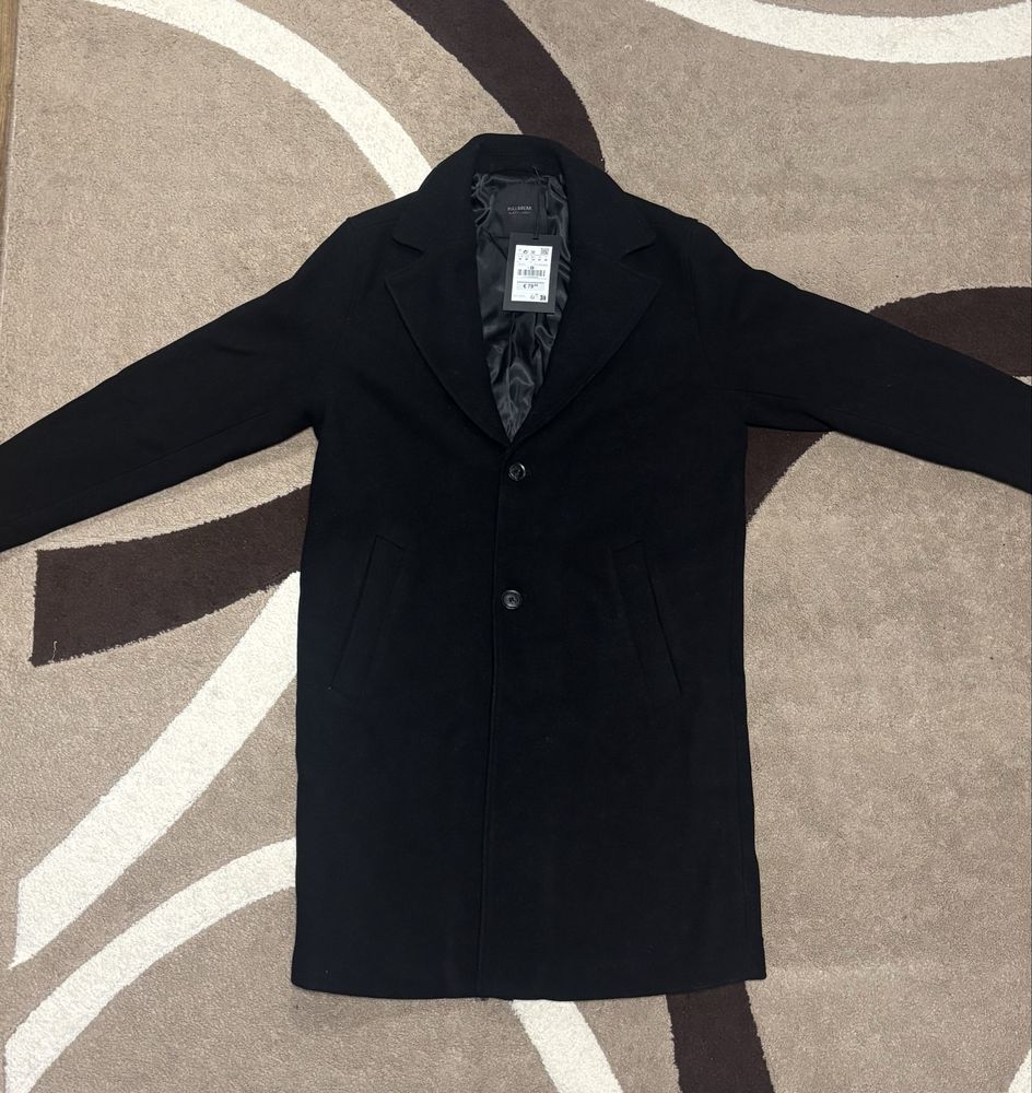 НОВО Pull&Bear черно палто (размер М)