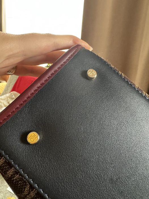 Оригинална чанта на Carolina Herrera