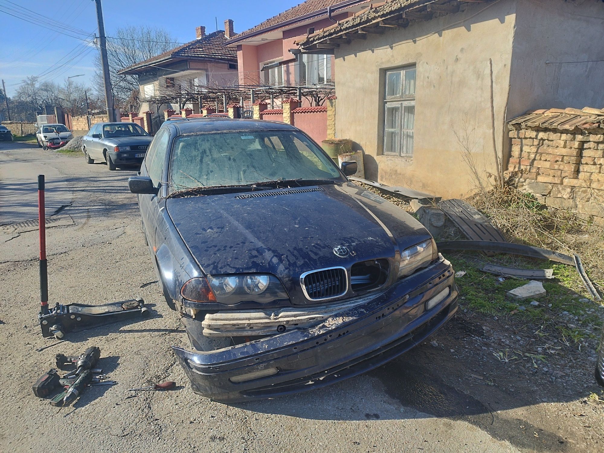 Продавам два броя BMW E46 320D 136 на части