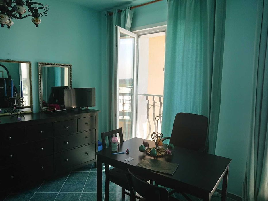 Închiriez/vând garsonieră MARE în Cosmopolis