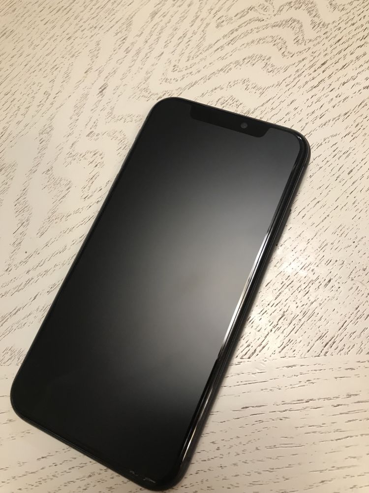 Iphone 11 64GB black. Много запазен + подаръци.