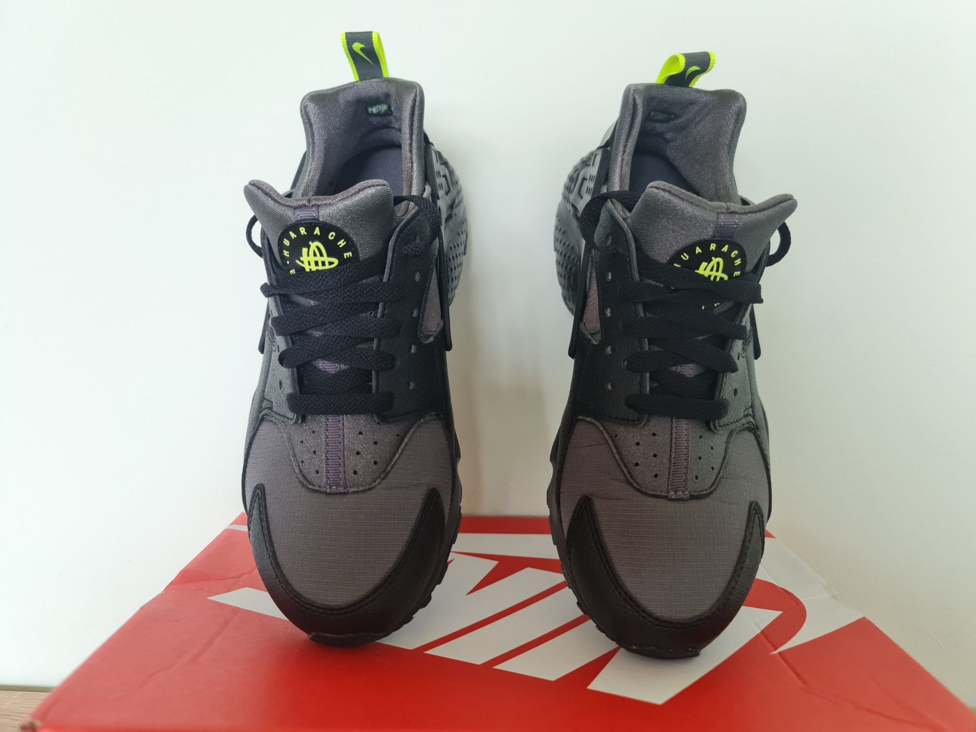 Намалени! Чисто нови Nike huarache run dz5632-001, 38 размер