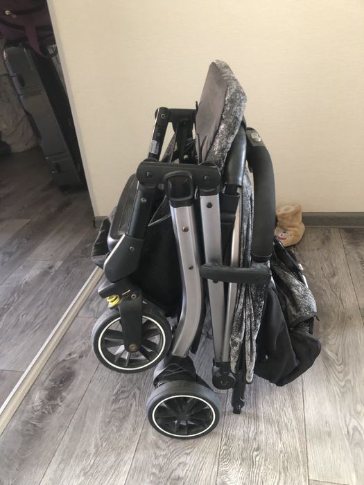 Детская коляска в хорошем состояние
