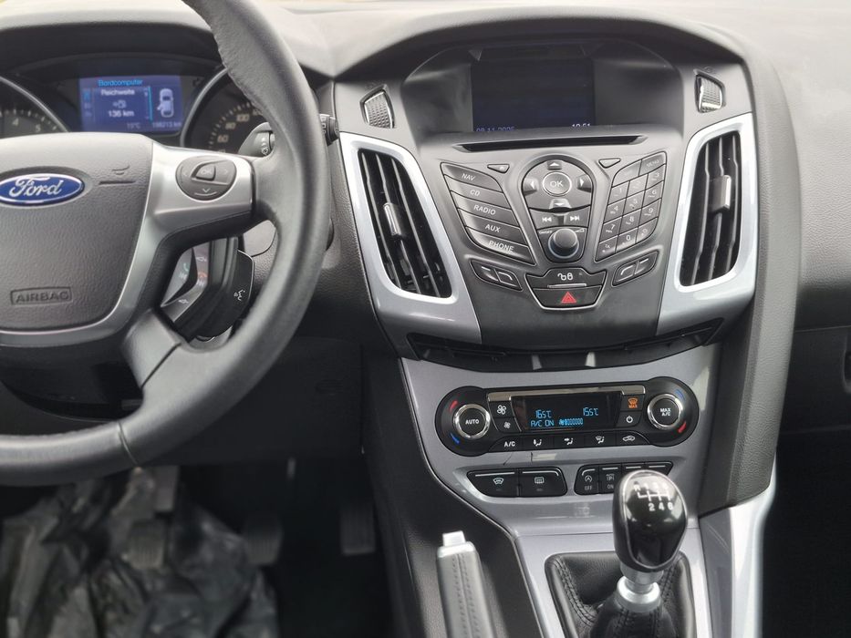 Ford focus benzina 1000 c.c  125 c.p