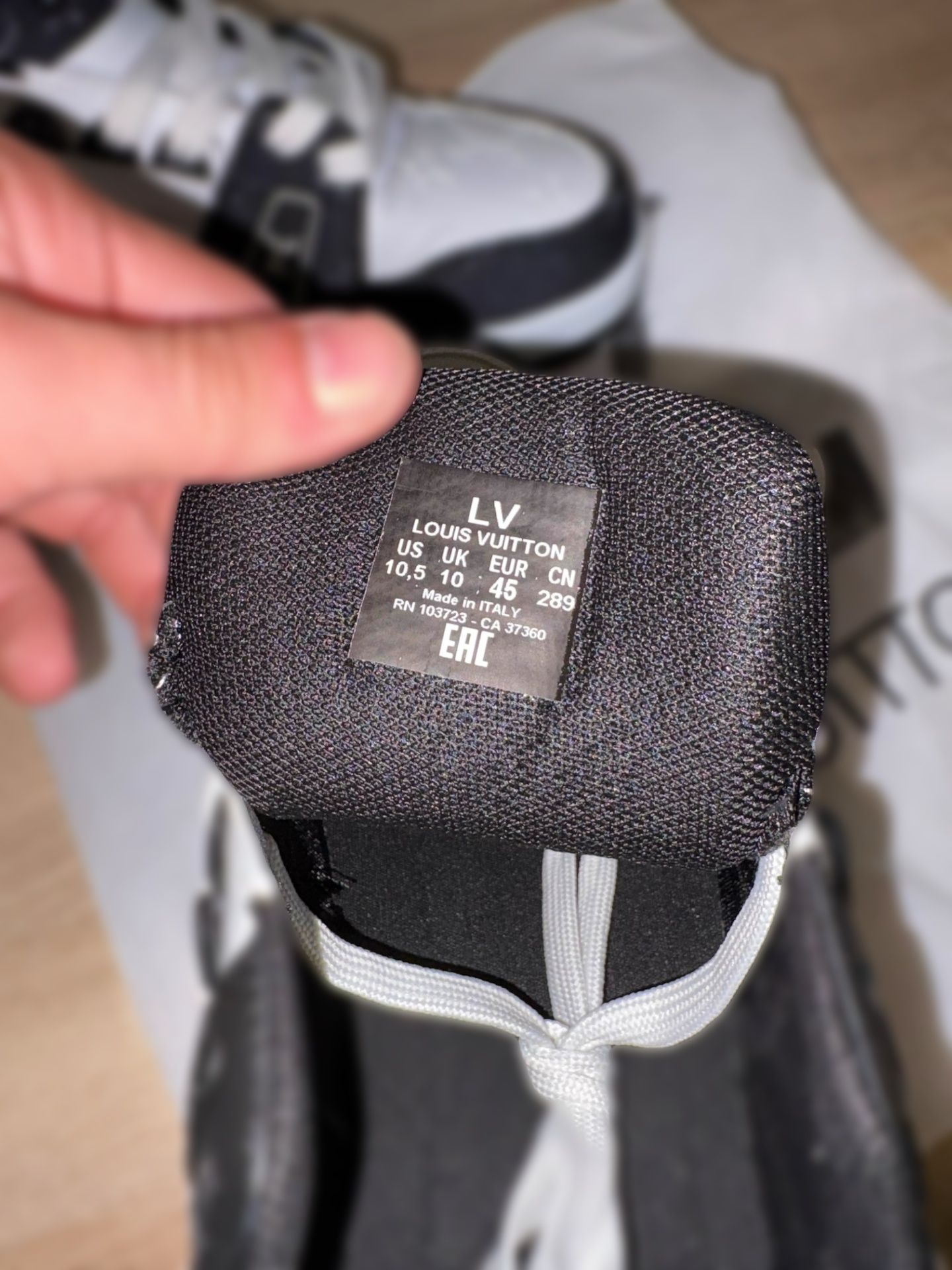 LV Louis Vuitton Trainers Black&White