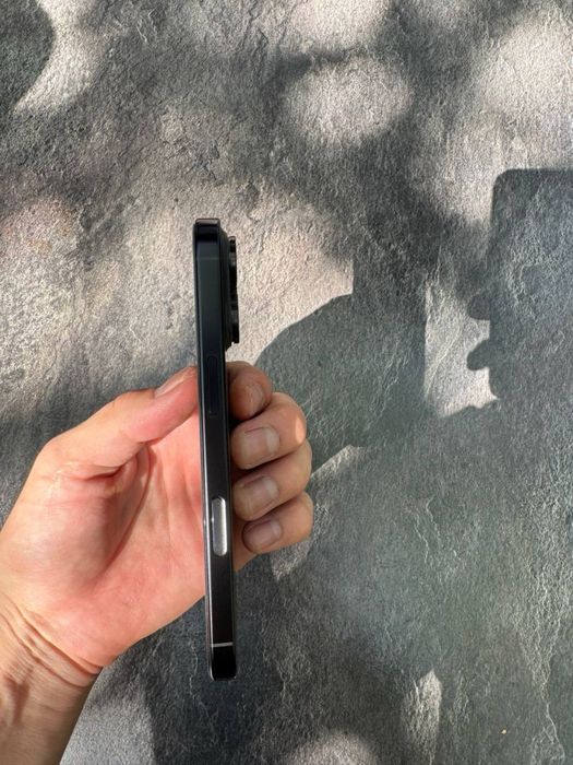 Iphone 16 pro ozim tutkama ideal xolati yepyengi kop bomagan oganimga