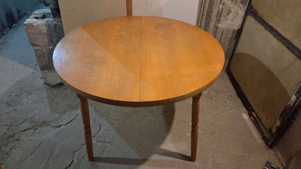 Маса кръгла разтегаема