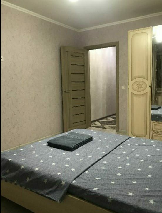 1500 тенге Час. 1-но комнатная. Айлара центр.