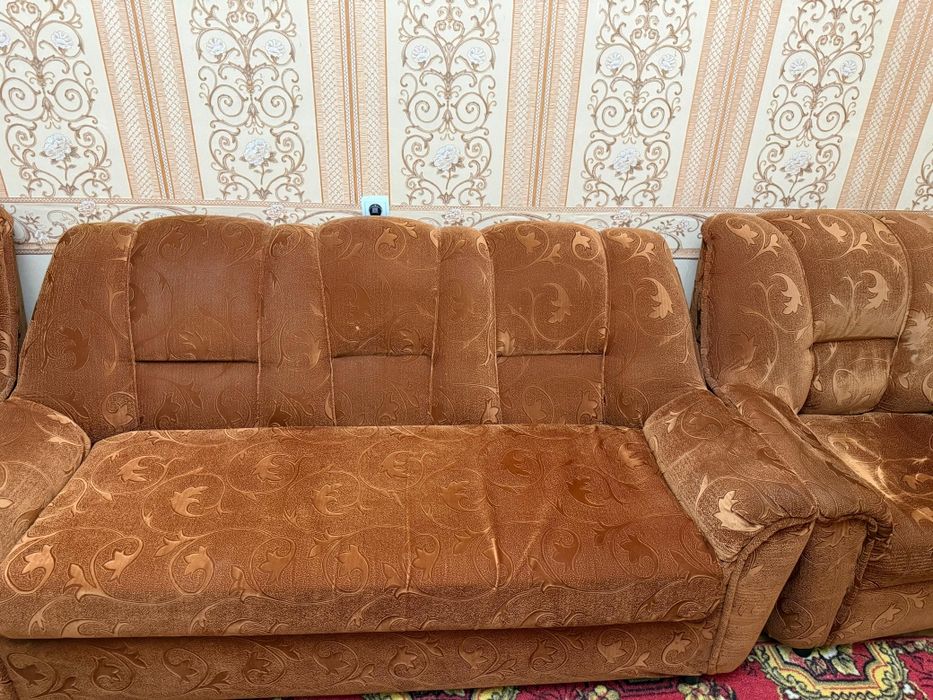 Продаю диван с 2 креслами