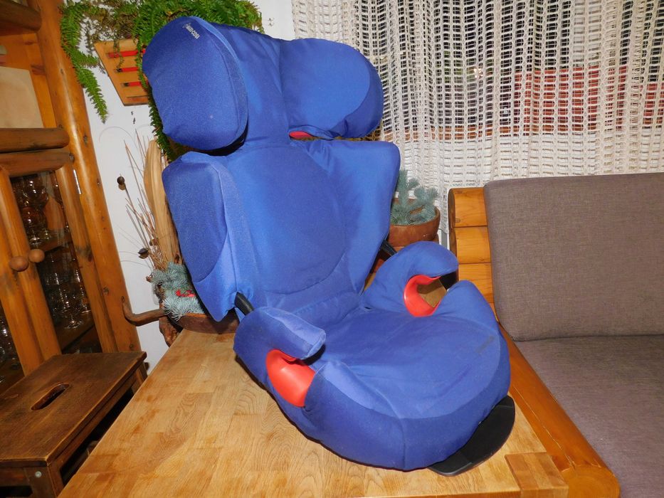 Scaun auto / inaltator Maxi Cosi Rodi/ grupa 15-36 kg / 3-12 ani
