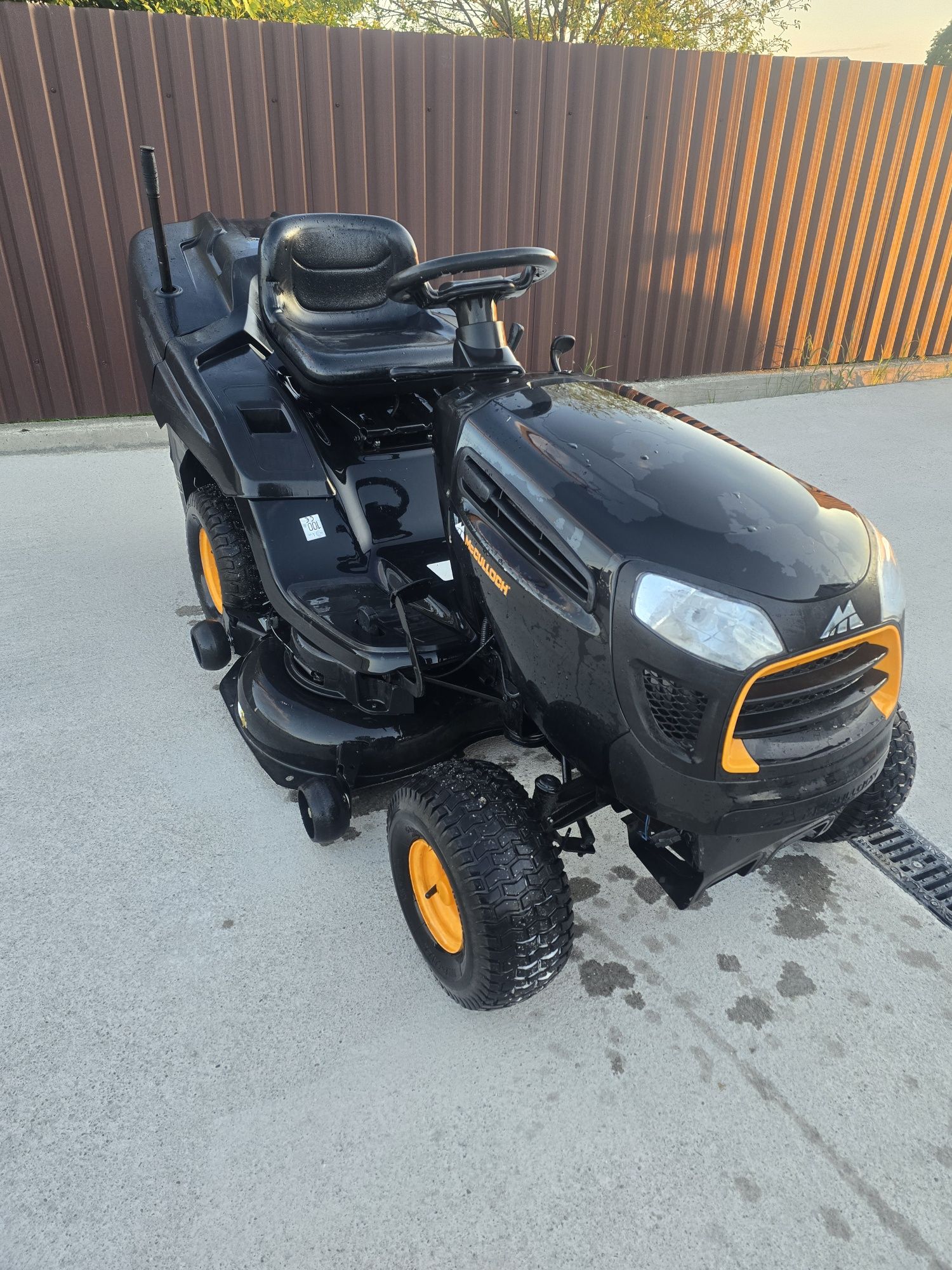 Tractoras Husqvarna McCulloch 15.5 cp