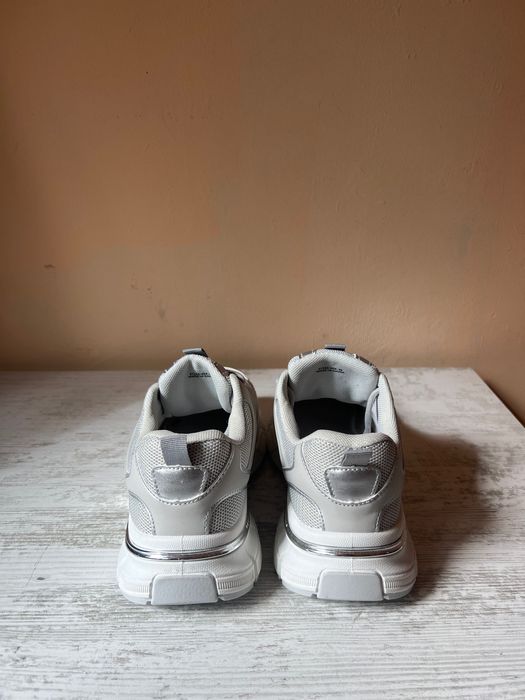 Нови маратонки тип кецове сиви с бели подметки 38 размер сребърен край