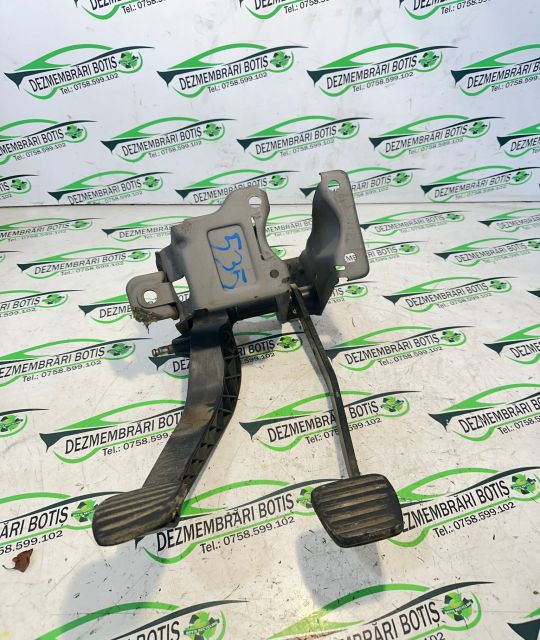 Pedala ambreiaj Dacia Logan prima generatie (facelift)