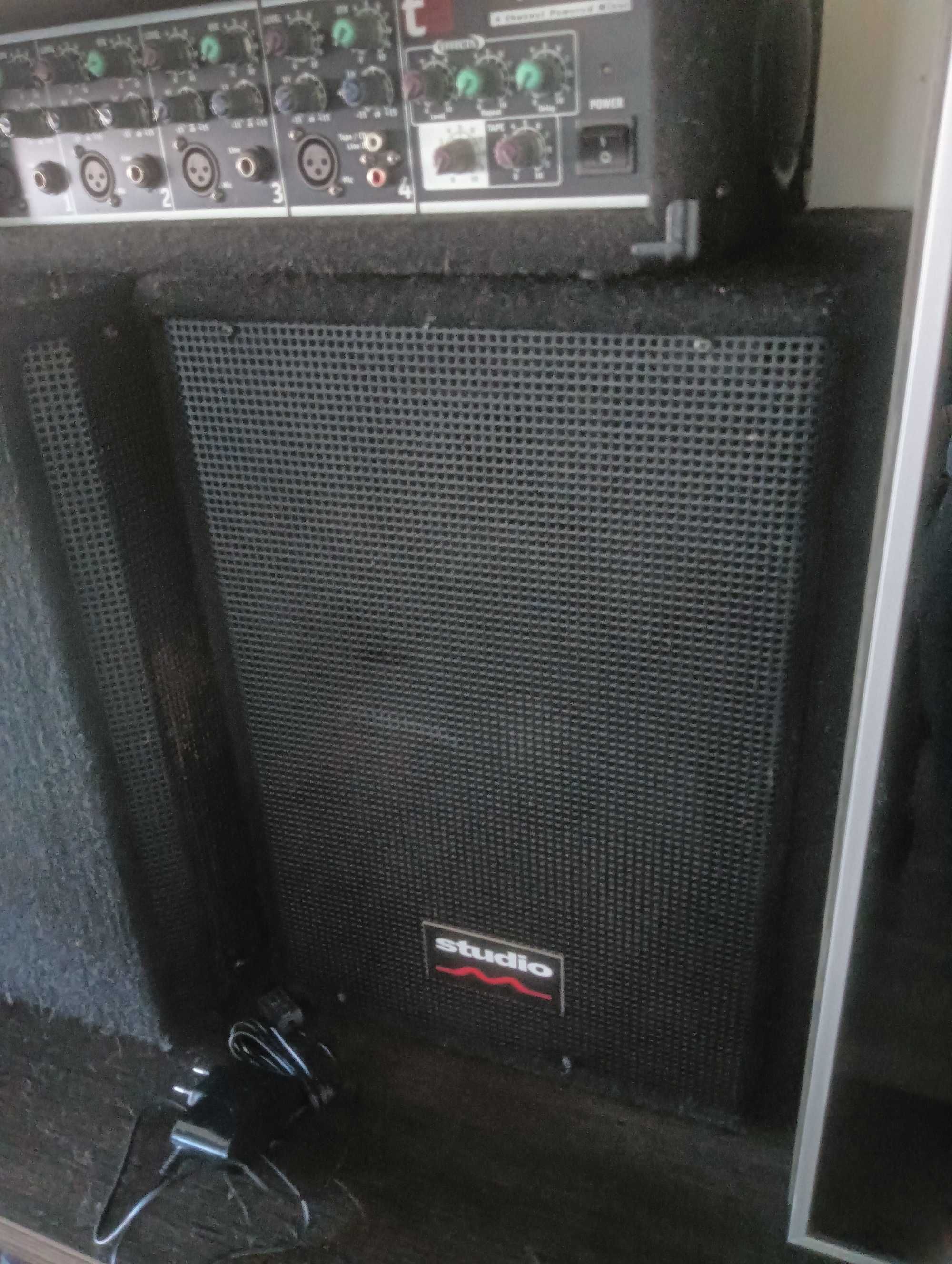 Amplificator-mixer audio cu boxe