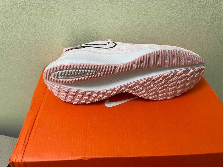 Дамски нови маратонки Nike Air Zoom Vomero 14 размер 37.5