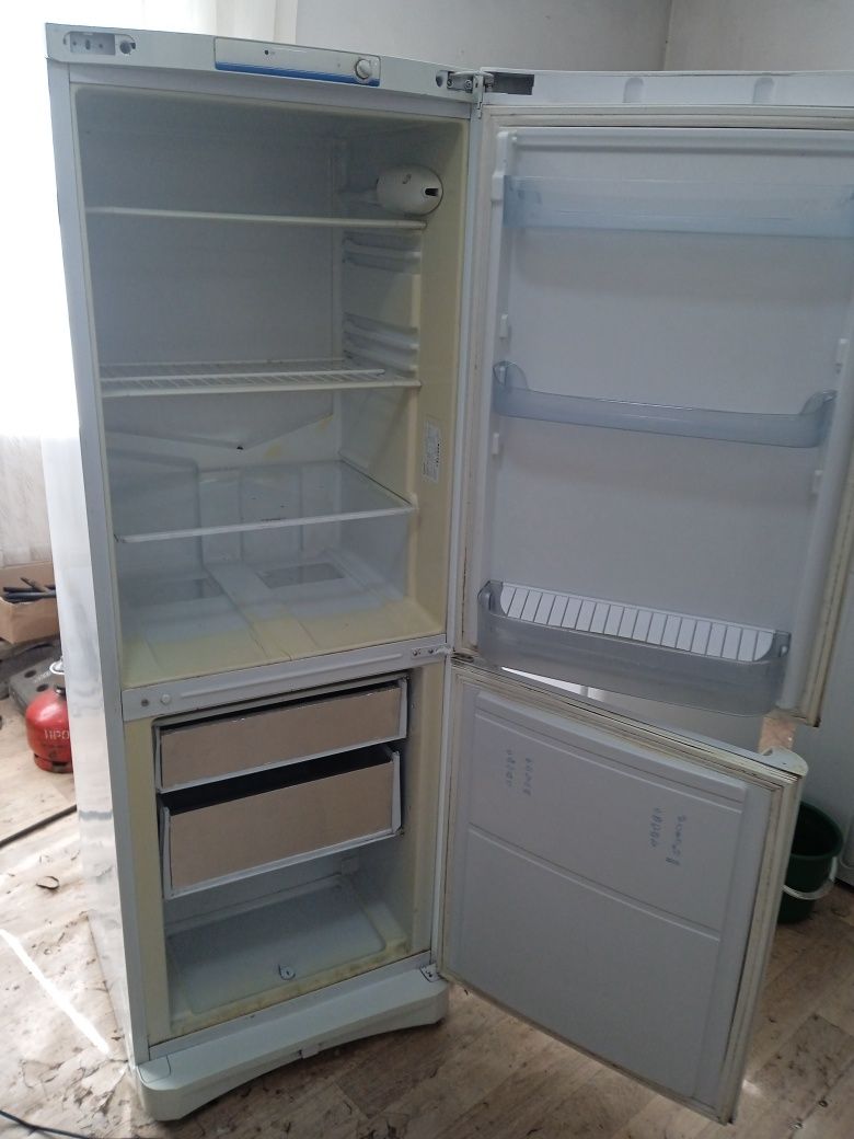 Холодильник indesit