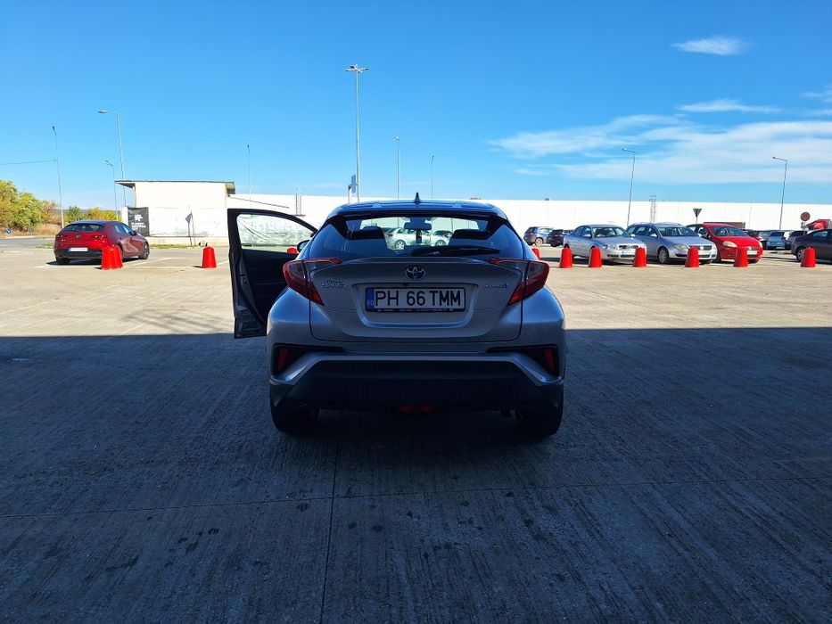 Vand toyota ch-r tva deductibil garantie